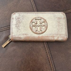 Tory Burch Leather Continental Wallet